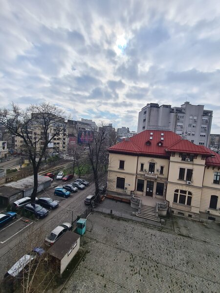 Unirii, Timpuri Noi, garsoniera, centrala proprie.