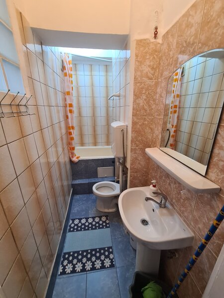 Unirii, Timpuri Noi, garsoniera, centrala proprie.